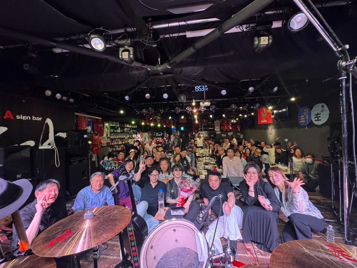 A'z Oneレコ発ライブ 満員御礼m(_ _)mありがとうございます！！
The allbites様のデビューライブも重なり、おめでた㊗️が重なりました♬
たくさんの皆様に応援して頂き、誠にありがとうございます。

今後とも、A'z One、The allbitesさんを宜しくお願いいたします。