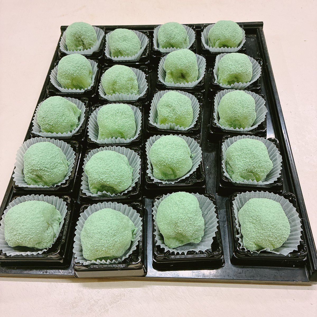 kami_kishindo's tweet photo. 【ドーナツ】【パイシュー】【無花果揚げ饅頭】の購入は、前日までに電話予約がおすすめです。
ご協力よろしくお願いします。

①生パイとパイシューのご予約
②③うぐいす餅と桜餅→まもなく終了予定
④レモンケーキ・チョコケーキ

#喜進堂 https://t.co/rqqHwAEC6B