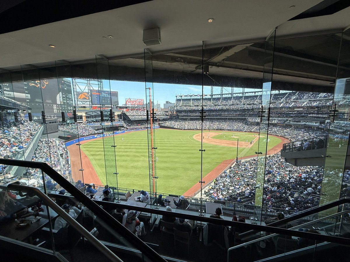 ChrisVaccaro's tweet image. I’ve been to Citi Field hundreds of times, but never in this left field club area. What a view … totally open to the public with great food options, seating availability and a comfy vibe. #LGM