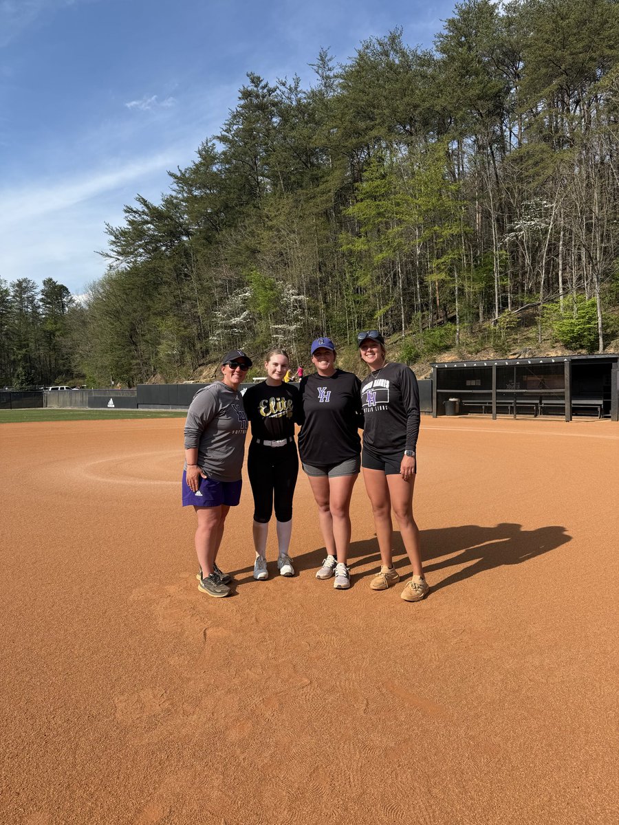 annslee_wilson's tweet photo. Thank you @YHC_Softball for hosting an amazing camp! I enjoyed meeting all the staff and I had so much fun! https://t.co/qJce8a0IDx