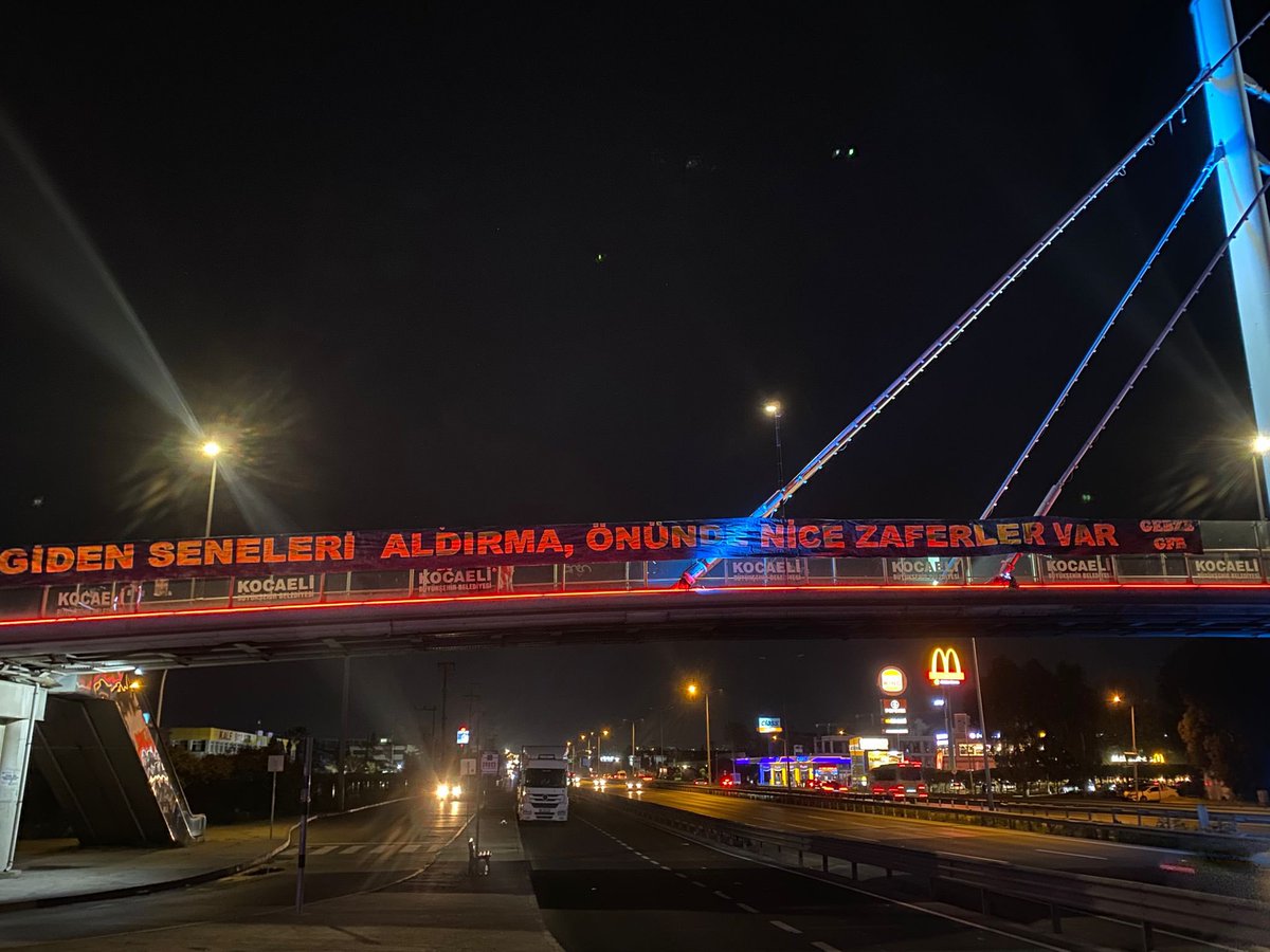 okulacikcom's tweet photo. Gebze Genç Fenerbahçeliler’in gece yarısı yapıp açtığı pankart👇🏻

ÖNÜNDE NİCE ZAFERLER VAR! https://t.co/gPH9kQPwrh