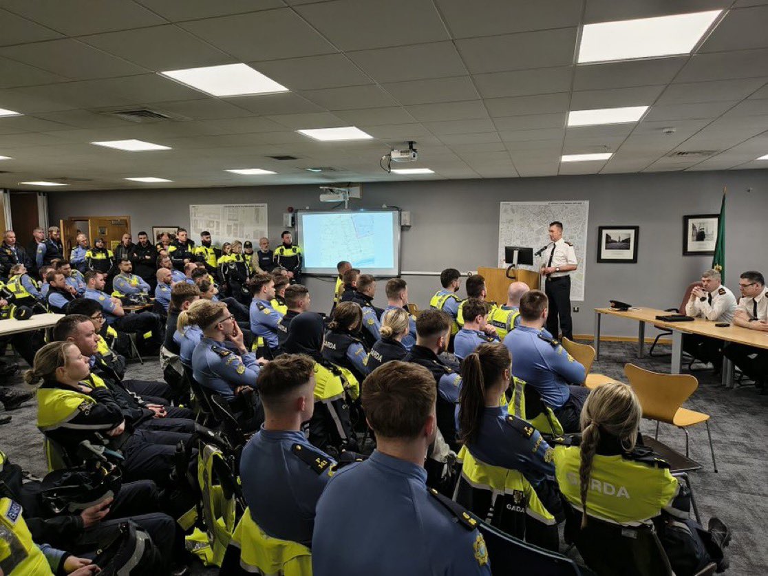 YourAulDol5v's tweet image. what was said in this Room 

right ladies and gentlemen,  these working class scumbags want a day off which means no tax, means no young kids to beat up, no supermacs and cocaine for our annual christmas party 

get on it 

#Irishfuelprotest
