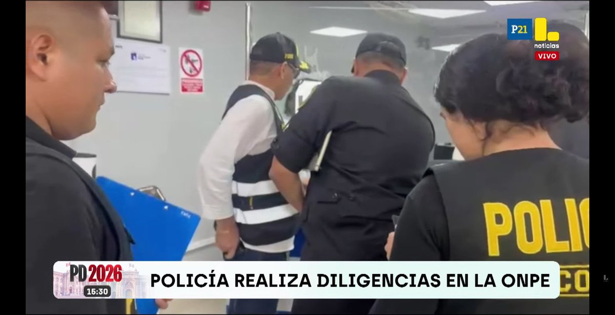 AMallku67336's tweet photo. @raullabarthe @AgustinLaje @Sr_Fonseca Oe limítrofe entiende, estamos muy cerca a una guerra civil tipo España 1936. La policía ya saltó. Solo falta que salte el ejército para que el polvorín estalle. La izquierda y la derecha no van a soltar el plato. https://t.co/DiaWdAbMDT