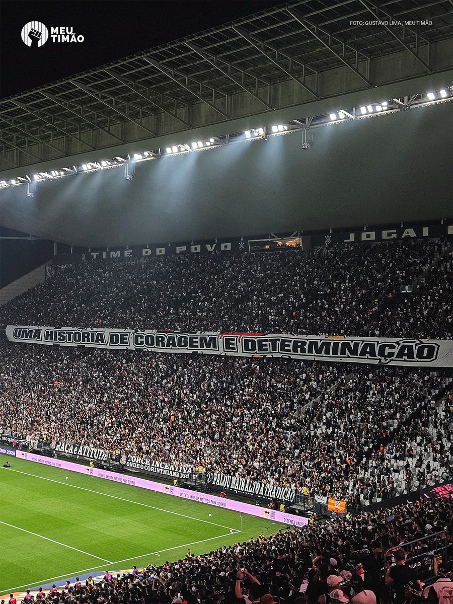 MeuTimao's tweet photo. Neo Química Arena exibe faixa "Uma história de coragem e determinação" antes do confronto entre Corinthians e Palmeiras.

📸 @itsliim_a  / Meu Timão

🔴 Apoio: @KTO_Brasil - Jogue com responsabilidade (+18) https://t.co/FdyHxvmEeE