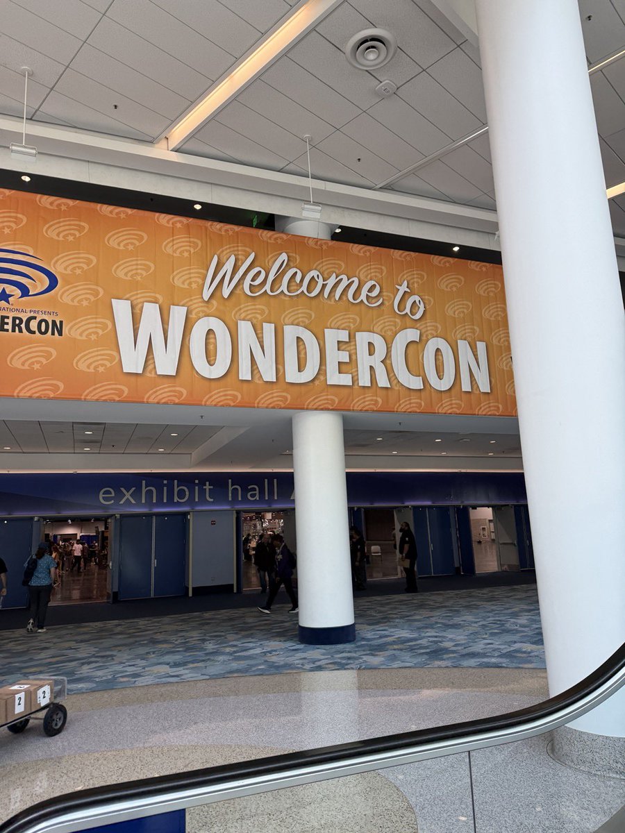 holidayspodcast's tweet image. New episode out this Tuesday! 🎙️ 🌴 

#podcast #newepisode #wondercon