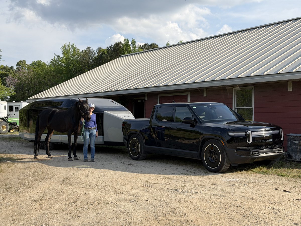 itskyleconner's tweet image. The @LightshipRV is here for the week! So many videos coming ⚡️