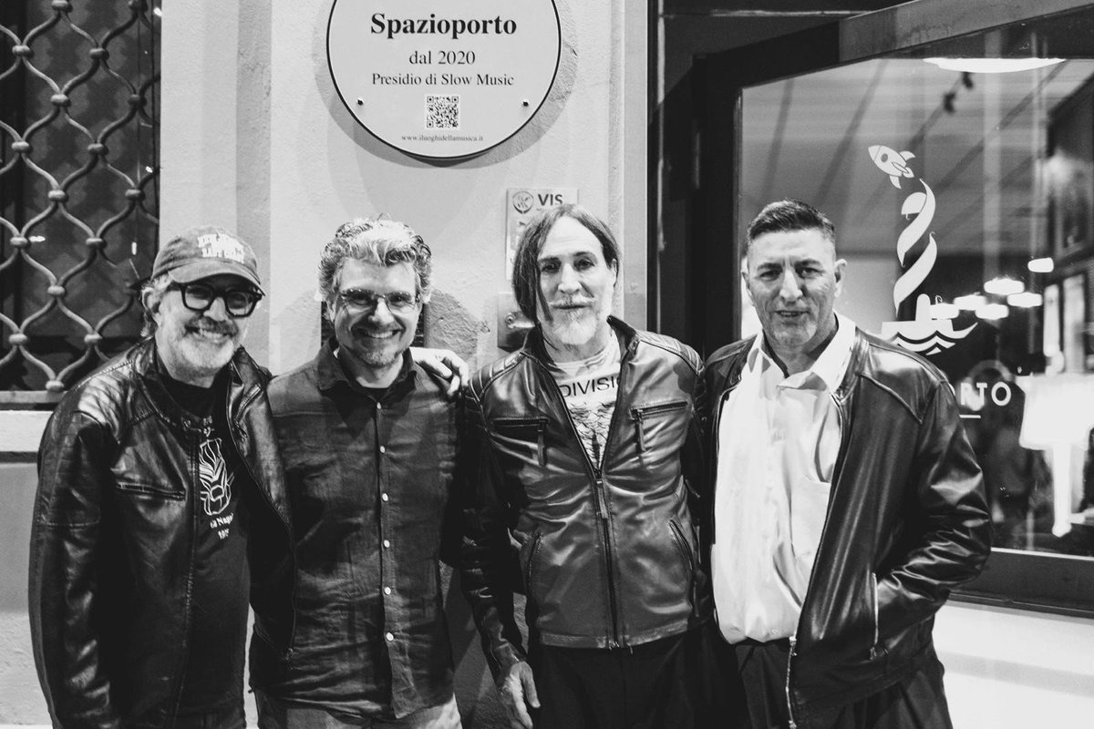 WeAreSlowMusic's tweet photo. Da ieri, anche Spazioporto, a Taranto è Presidio Slow Music. Si allarga la rete e si rafforza sempre di più, incontrando e abbracciando tante persone e altri progetti che condividono gli stessi obbiettivi.
#spazioporto #presidislowmusic #musicadalvivo https://t.co/qDhE8o9BI2