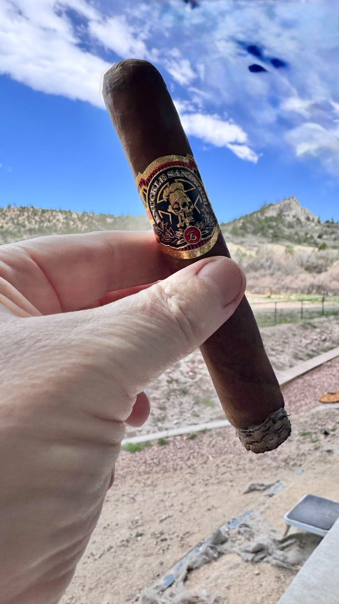 TroyWolf63's tweet photo. Sunday herfin’ with a knuckle samitch! https://t.co/cYYarxzA6X