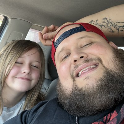 Jonezr's tweet photo. Daddy-Daughter date https://t.co/oaFdYHa0Mw