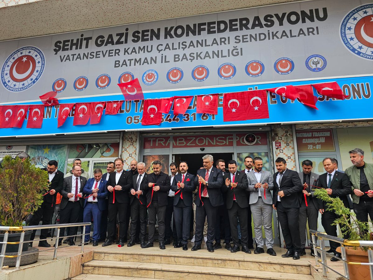 marifcetintr's tweet photo. Şehit Gazi-Sen Konfederasyonu Vatansever Eğitim Sendikası Batman İl Temsilciliği’nin açılış programına katıldık. Açılışın hayırlı ve uğurlu olmasını diliyor, Başta Genel Başkan Yardımcısı Sn Sezgin Demir Bey’e ekibine ve emeği geçen herkese teşekkür ederim. 

Şehitlerimiz başımızın tacıdır. Aziz şehitlerimizi rahmet ve minnetle, kahraman gazilerimizi  şükranla anıyorum. 
Ruhları şad mekanları cennet olsun.🇹🇷