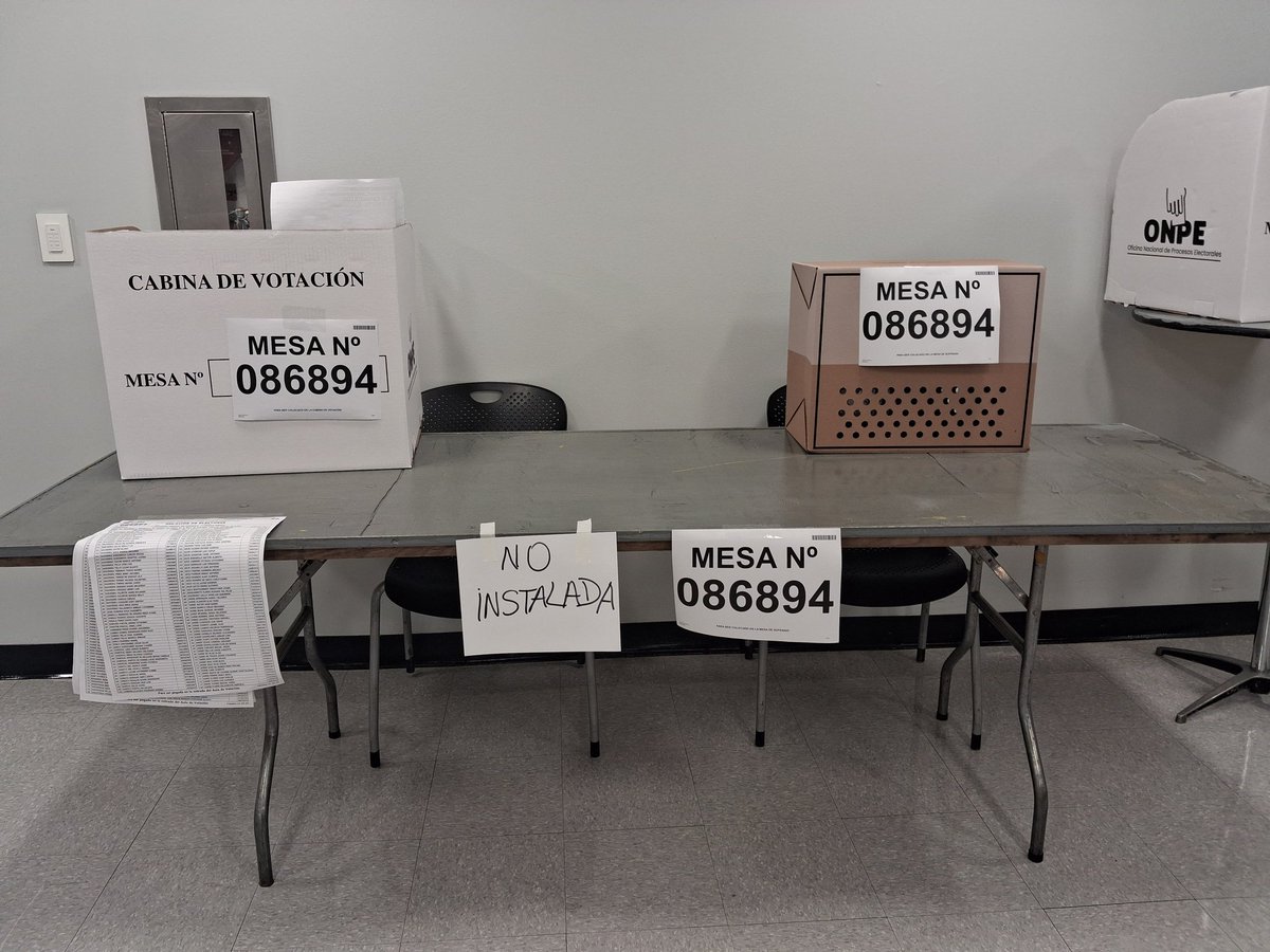 LegPatriotaPeru's tweet photo. 🚨#NoAlFraudeElectoral🚨 Casi 500 PEXno  han podido ejercer su derecho al voto en New Jersey. Y no sólo fue ese número ya que en esa aula fueron 4 mesas que no se instalaron. @ONPE_oficial y @pcorvetto, con razón la gente cree que está provocando un ausentismo adrede. https://t.co/DiYsUqjFnf