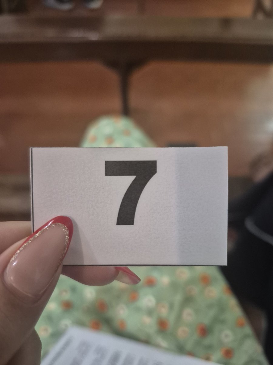 leesunoodoll's tweet photo. gente tô na igreja e vai ter sorteio aqui hoje e o número que ME DERAM É SIMPLESMENTE O SETE, ISSO É UM SINAL NÃO É POSSÍVEL 

#OUR_BOND_IS_7
#HEAL_THE_GAP_BELIFT https://t.co/QfvZaT7F7m