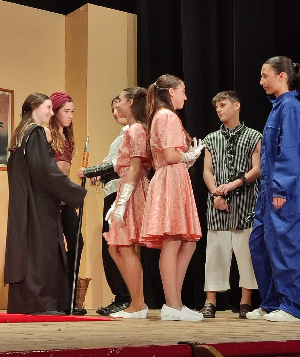 Prosceni's tweet photo. Ja hem finalitzat aquesta aventura anomenada Els figurats 🤩
Moltes gràcies a tothom qui ha participat, directament i indirecta, i a tothom qui ha vingut a acompanyar-nos‼️
Gràcies, gràcies i gràcies 😉 https://t.co/7GWyLMUTl9