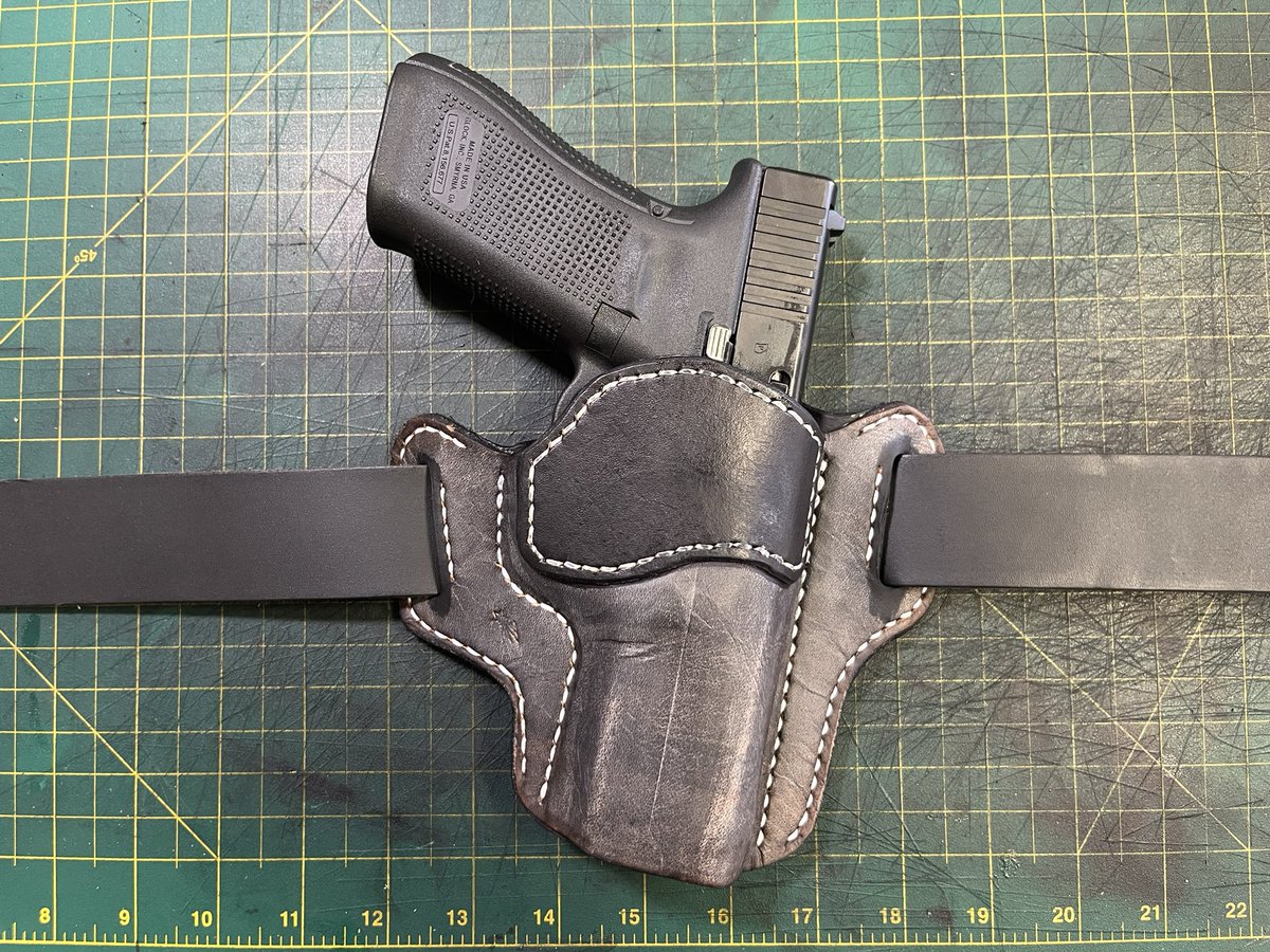 tejasmadecustom's tweet photo. Right hand, Glock 17 holster from our 13° series. Slate/black w white stitch. Thank you all for your support.
#tejasmadecustomleather https://t.co/1y0d2vHXKi