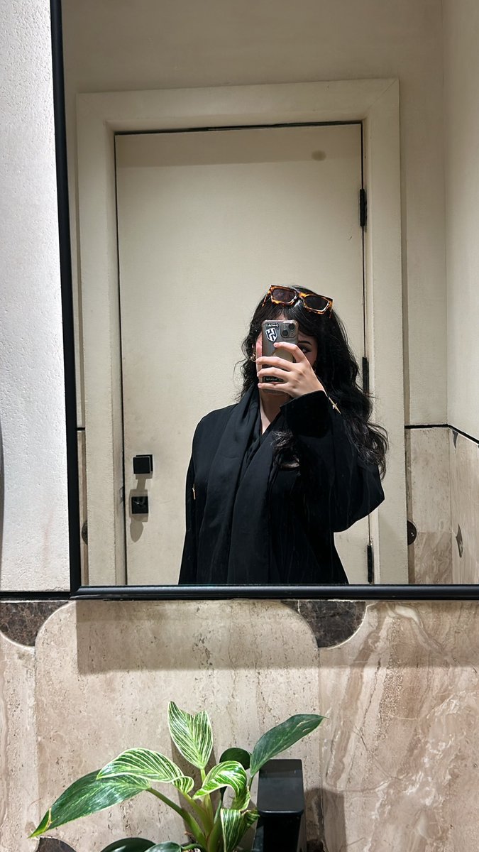 iiiSarah23's tweet photo. يذكرني القمر ظلك عجب ياللي ظلالك نور ..
انا اللي ما عرفت الليل لولا عتمة أهدابك 🖤.. https://t.co/9UDCGsPMlb