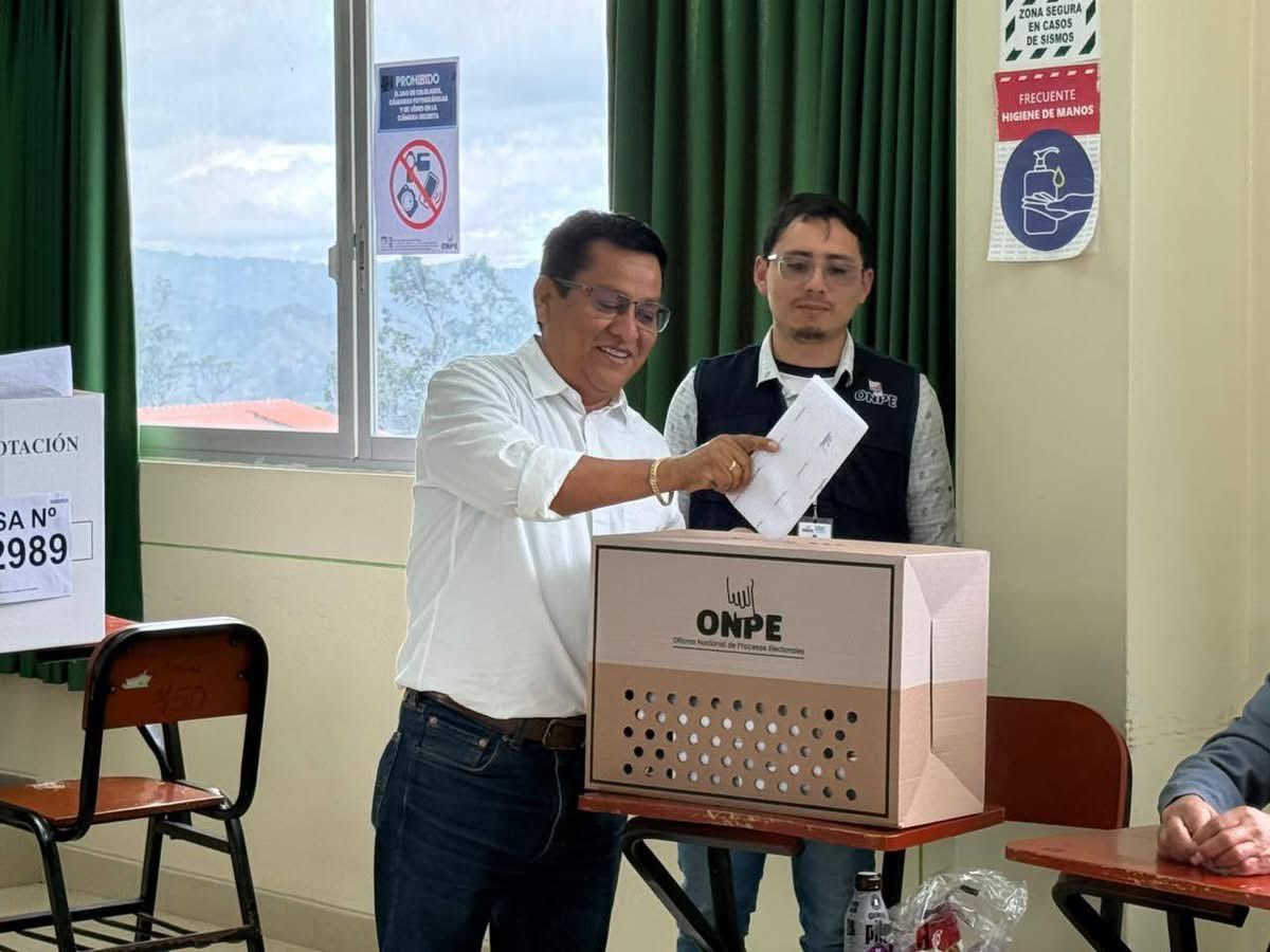 cvasquezsanchez's tweet photo. En #Chota, con el ánimo al tope, cumpliendo nuestro deber cívico y democrático.

¡Viva #Cajamarca, viva #Perú!🇵🇪 https://t.co/LaIckes5Fw