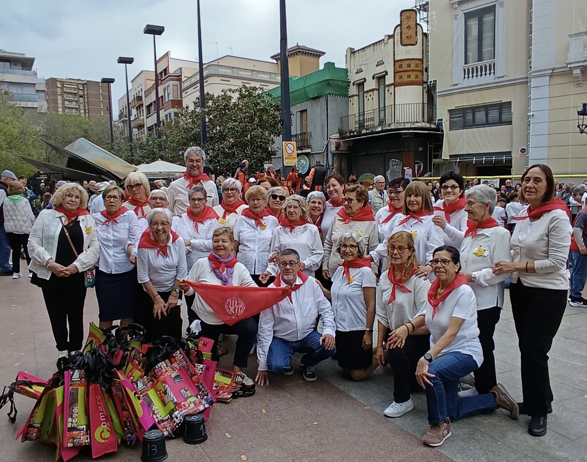 EliseuEsterlich's tweet photo. Hem celebrat la 40a trobada de cursos de sardanes a #LHospitalet. 

És fantàstic que la sardana està ben viva a la nostra ciutat.

I a mi em fa molta il•lusió ballar amb la colla del Casino del Centre! https://t.co/vNvaFmyAk3