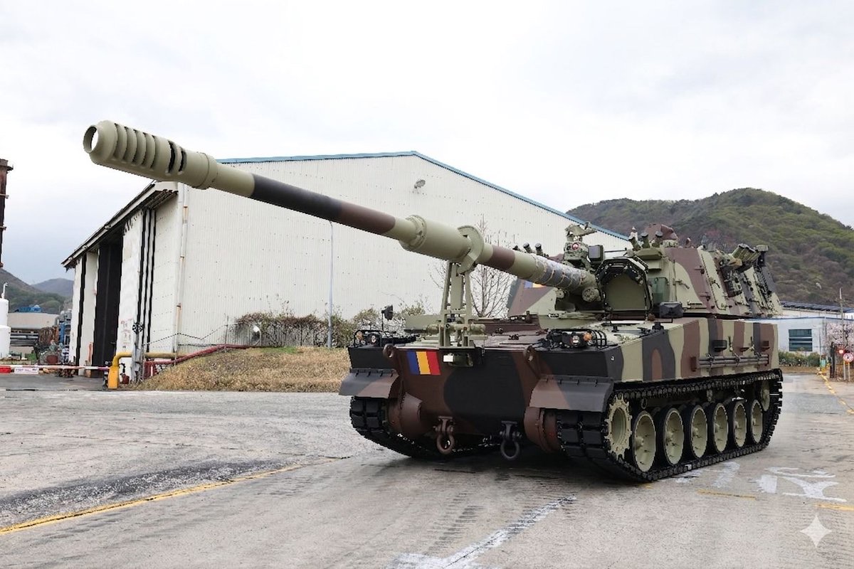 All known photos of first finished Romanian K9 howitzer. 54 units + 84 variants. Modernization continues with 90 wheeled. Total 144.