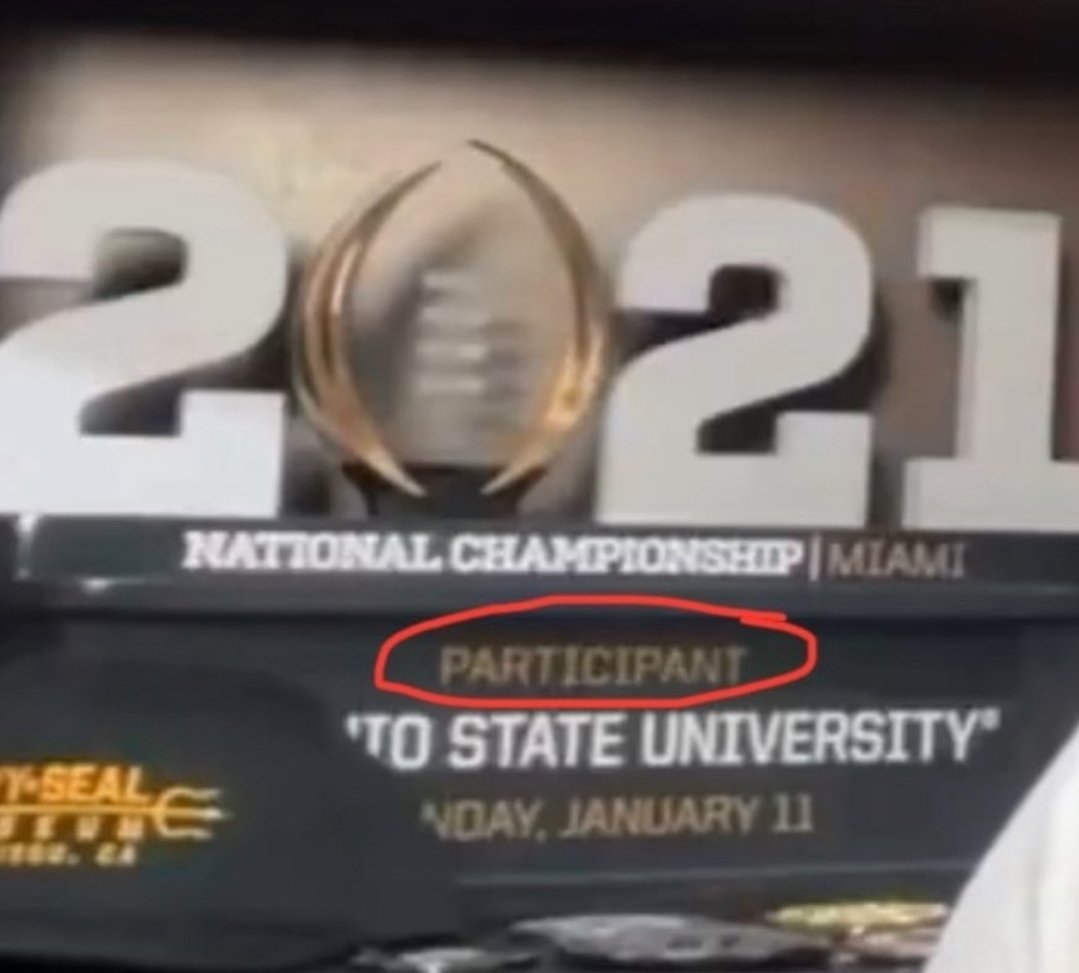 Hoodie Wearelsen tweet media