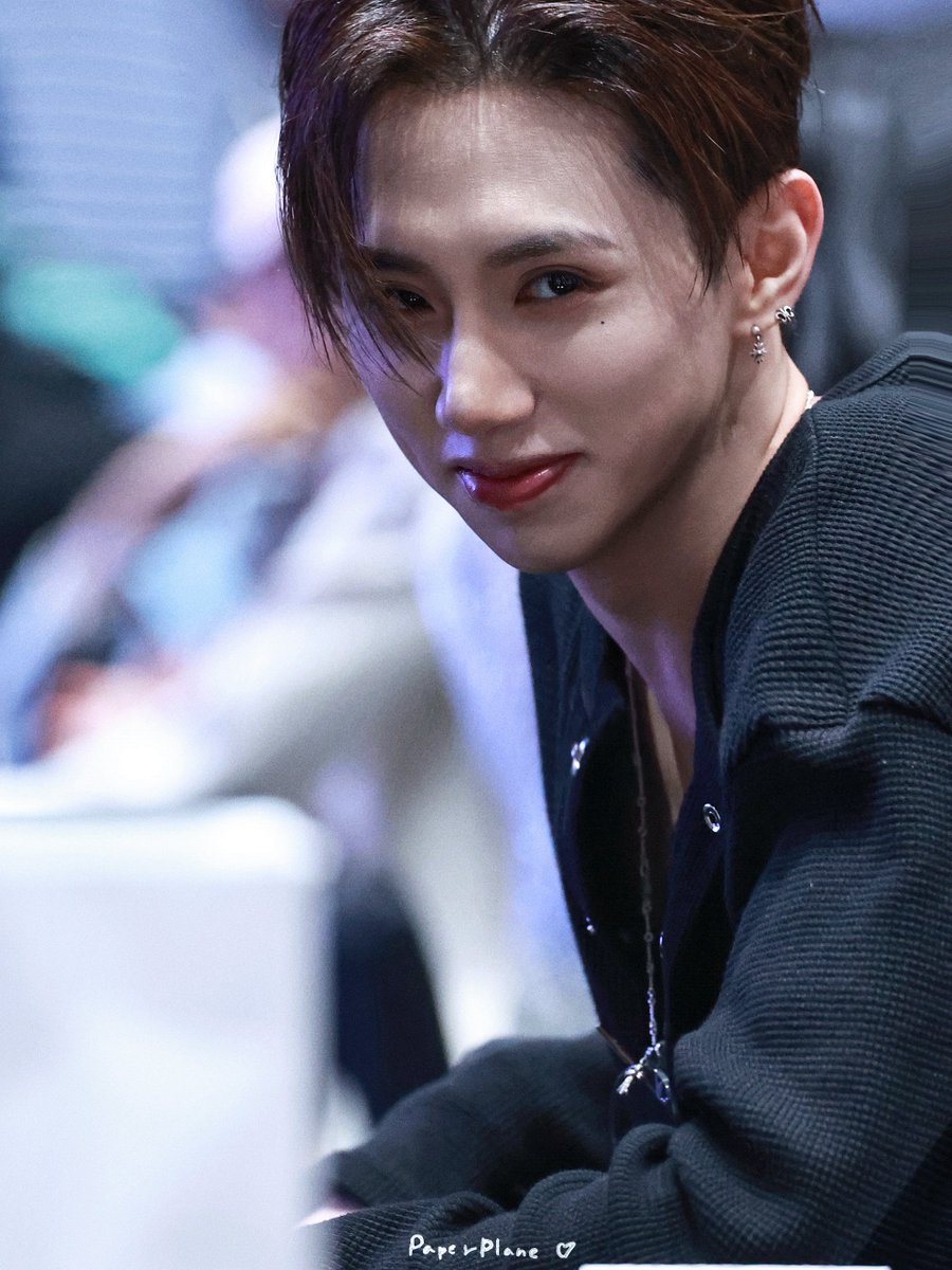 Paperplane.HJ101 tweet media