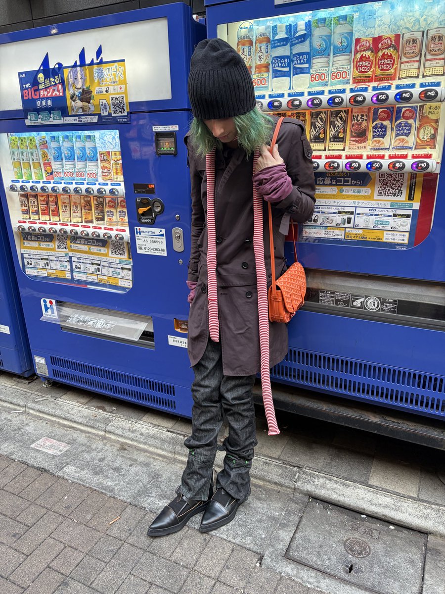 Kelply's tweet image. A Japanese vending machine #omg 🙀😻🙊