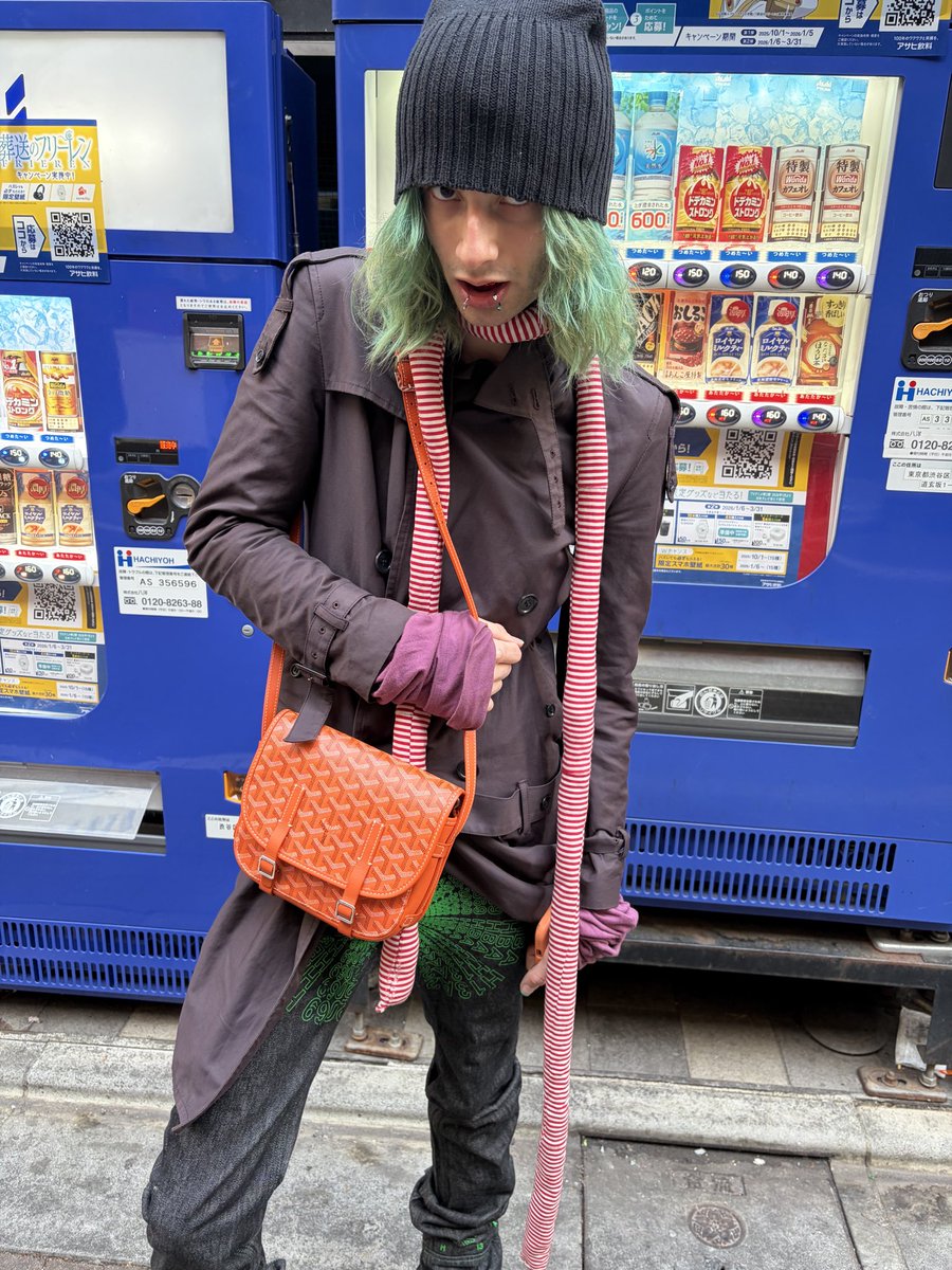 Kelply's tweet image. A Japanese vending machine #omg 🙀😻🙊