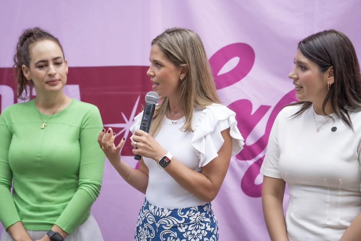 daniDlosantos's tweet photo. Mi reconocimiento a las mujeres que con trabajo, dedicación y talento, sacan adelante a sus familias a través de sus emprendimientos. 

Mercadita Las Solidarias es un espacio impulsado por la Secretaría de Igualdad Sustantiva y Desarrollo de las Mujeres que encabeza Ale Anguiano https://t.co/PqvKpIi2oj