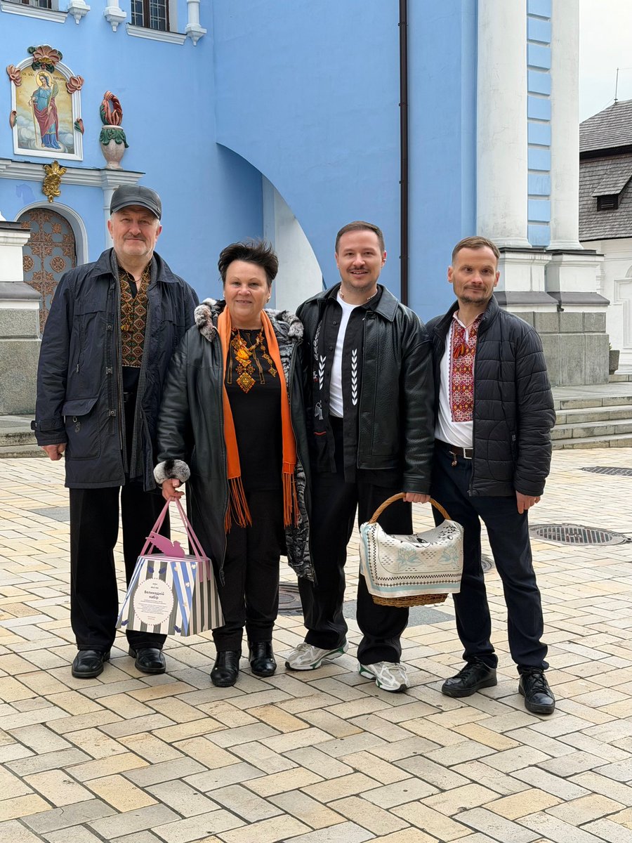 VovaTeslenko's tweet photo. #Великдень – у світлих поглядах, у теплі рук, у знайомих із дитинства відчуттях. Це про щось дуже справжнє і своє – те, що залишається сталим, навіть коли змінюється все. ✨
Христос воскрес! 🕊️ https://t.co/xjs9FIBDu7