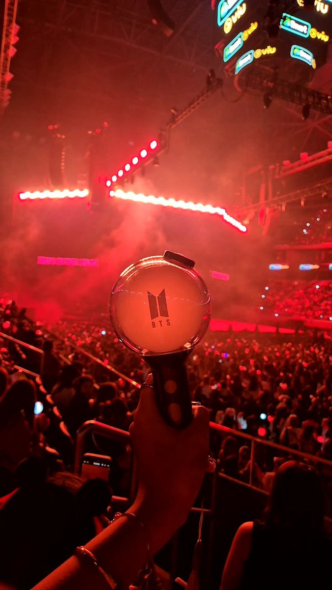 gyuflame's tweet photo. itens essenciais pra sobreviver em fila de show; a thread https://t.co/MyLtrF2071