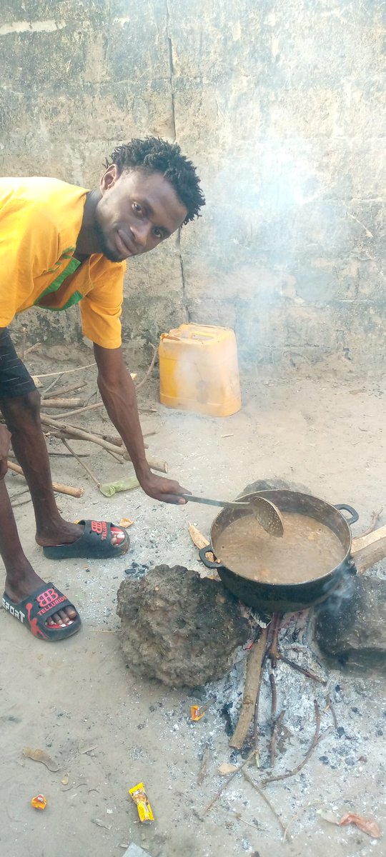 Ismaila73401178's tweet photo. Hello my dear friends as you see today is 5 days since we don't have food to eat at home and as u see we need your support please try and see how best you can help us so that we can have some food to eat at home please https://t.co/ctMBukJ5FS