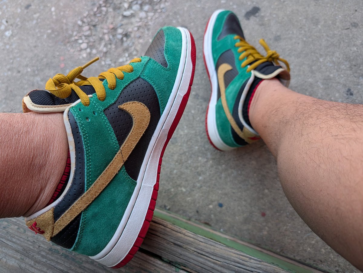 Sn3ak3r_Fr3ak3r's tweet image. #WDYWT Miller High Life’s #YourSneakersAreDope #NikeSB #BlueBoxEra
