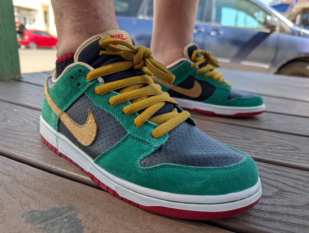 Sn3ak3r_Fr3ak3r's tweet image. #WDYWT Miller High Life’s #YourSneakersAreDope #NikeSB #BlueBoxEra