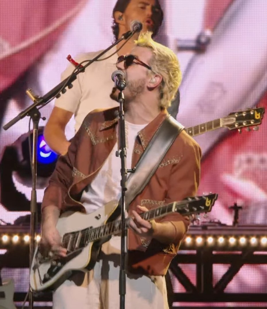 Abro Hilo de fotos de Juan Pablo Villamil en Coachella