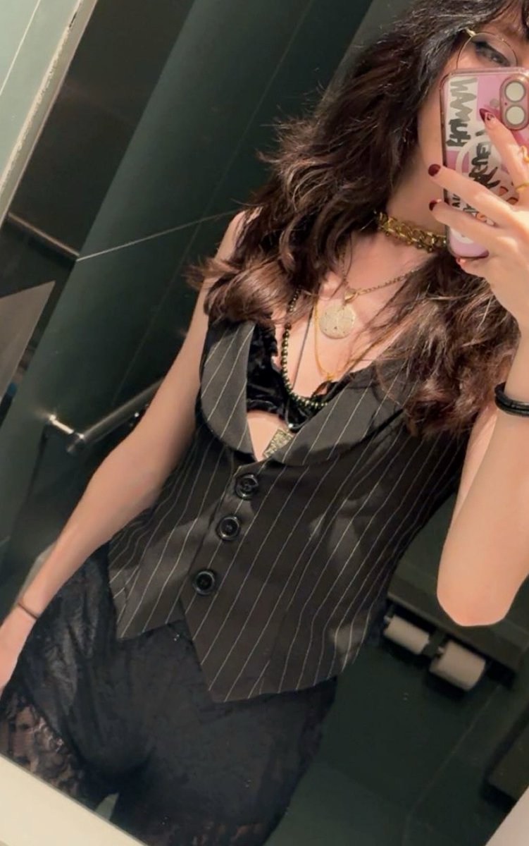 yuriabsolute's tweet photo. digital diary of pics for me atp https://t.co/BuFuf4Yg6j
