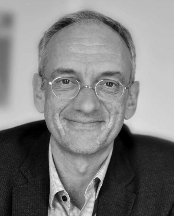 Mediasinfos's tweet image. Demain (Lundi) à 8H30 en direct sur #RMC et #BFMTV, c'est @FredericEncel (docteur en géopolitique et auteur de “La Guerre mondiale n’aura pas lieu”) qui sera l'invité de @apollineWakeUp dans le #FaceAFace.
