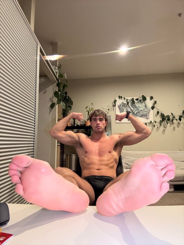 10 toes down tweet media