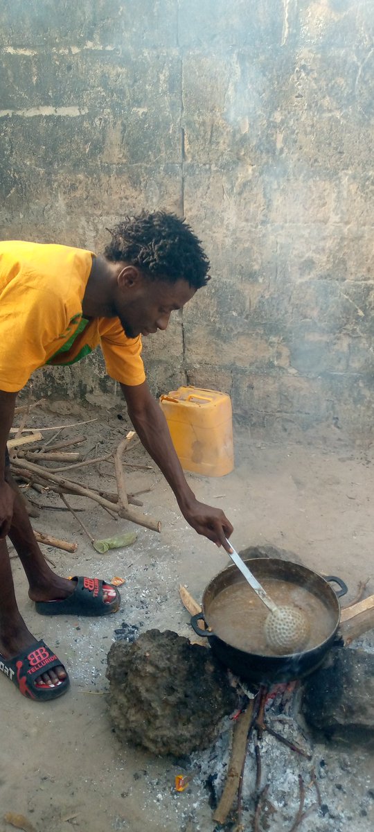 Ismaila73401178's tweet photo. Hello brother @PStarseed420 how are you doing today I hope all is well with you there and may lord be with you there and as u see today is 5 days since we don't have nothing to eat at home and as u see we need your support please try and see how bist you can help us https://t.co/lTZweXRVGb