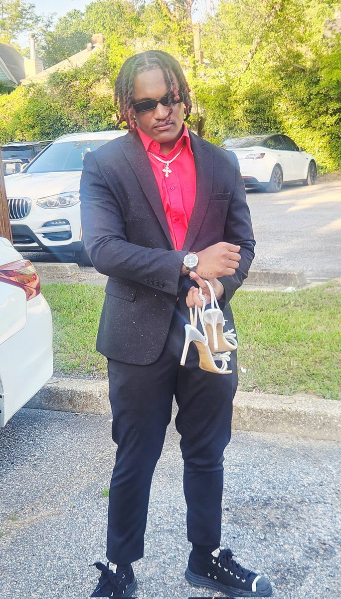 JamariBurnett8's tweet photo. Spring '26. 1130-2pm/Prom 7-11pm. New Year, New Start, Life is Just Beginning! #431Football #Labboyz #EarnedNotGiven #SWARMAS1 https://t.co/vprqsOAHBF