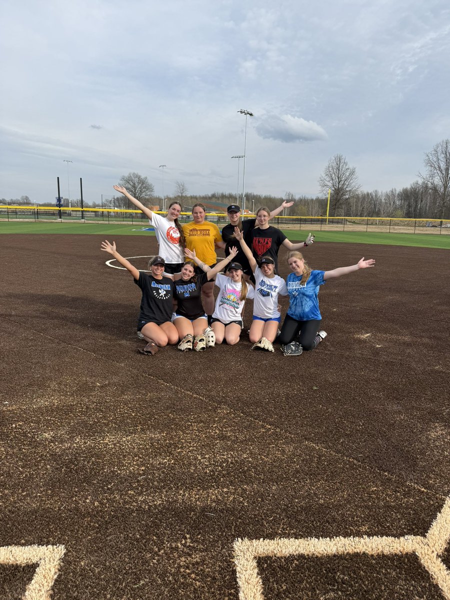 Midview Softball tweet media