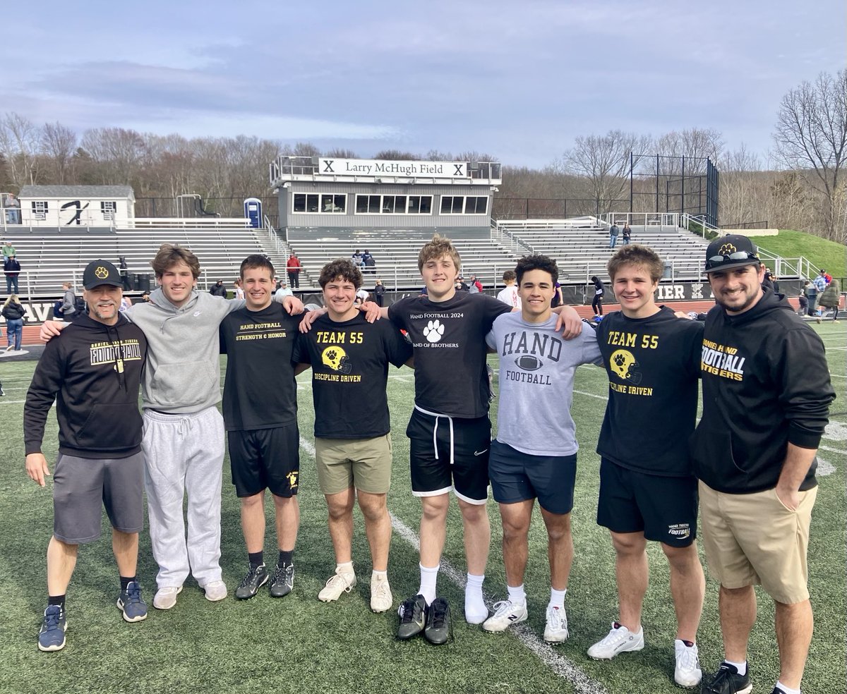 ErikBecker42's tweet photo. Great day at the Wesleyan showcase.

Thanks to Coach DiCenzo &amp; all the Coaches for connecting with our boys.

⁦@HandTigersFB⁩ ⁦@CoachDiCenzo⁩
@wilsonwalker27 @DiegoPortley27 @brdemps @GradyVH71 @W_P_Emerson #cthsfb https://t.co/e2hzhZHn1G