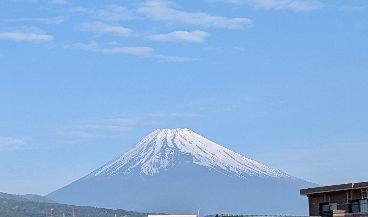 おはようございます🤗
2026.4.13の富士山🗻です👍
爽やかな朝です☀が今朝は自分が高校生で制服から体育着👕への着替えが面倒くさいと文句言ってる変な夢を見て危うく寝坊するところでした😣なのでもう疲れ切ってます😫月曜からやる気ないのでパワー沢山もらって頑張りますファイティン💪💪💪
#富士山