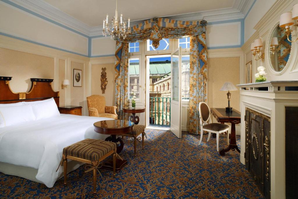 euro_tour's tweet image. ❤泊まってみたい『🇦🇹オーストリアの #豪華ホテル✨』
➡euro-tour.co.jp/luxury-hotel/a…
ウィーン「ホテル・ブリストル」　ウィーン国立歌劇場の真向かい。貴重な19世紀末のアンティークと最新技術が調和しています。併設レストランではオーストリア料理と各国料理を楽しめます♪ #Wien #Vienna
