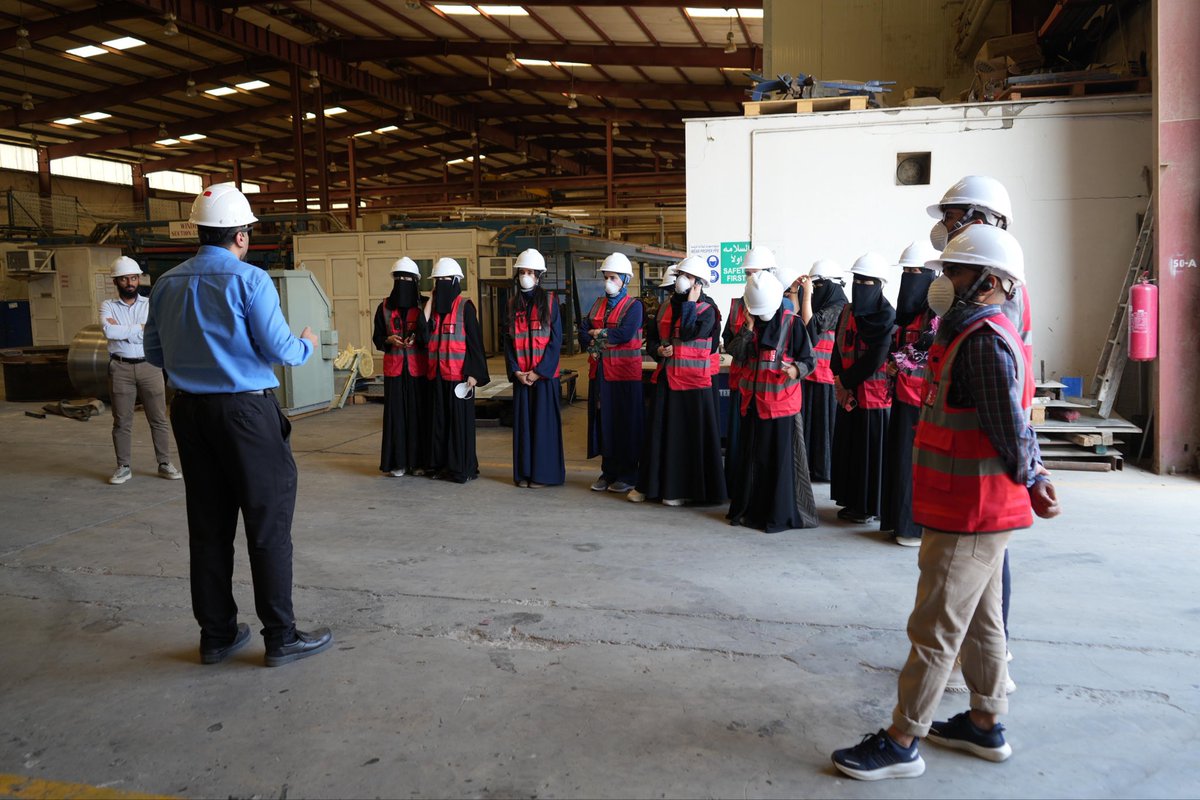 KFUPM_FAEC's tweet photo. ضمن جهود ربط الدراسة بالواقع العملي، نظّم نادي هندسة الطيران والفضاء زيارة إلى مصنع Amiantit، بإشراف د. أبرار بلوش، حيث تعرّفت الطالبات على العمليات الصناعية والتطبيقات الهندسية. https://t.co/rWUgPROVXz