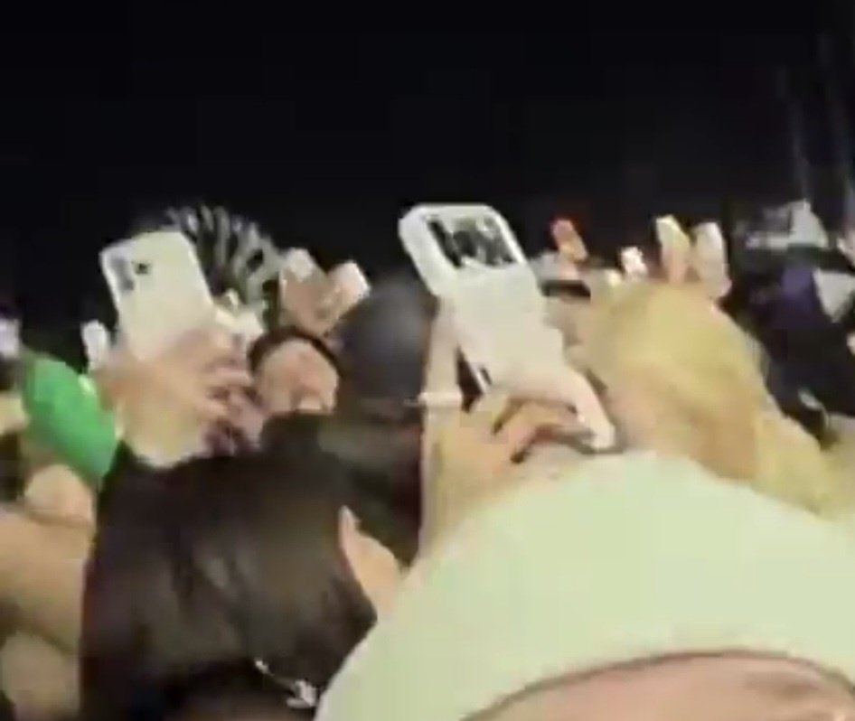 sia ❄️ tweet media