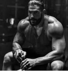 ᴛʜᴇ ᴏɴᴇ. not @WWERomanReigns tweet media