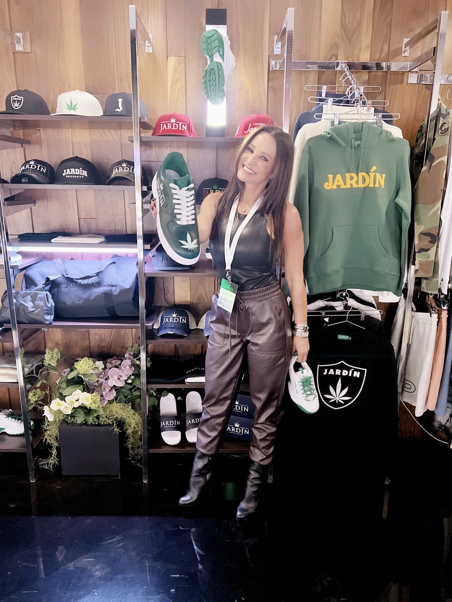 Lisa Ann tweet media