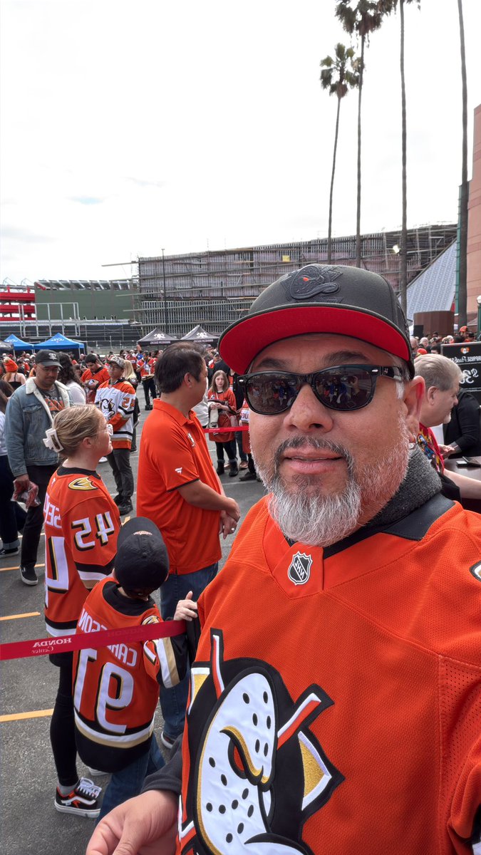 joeyfig's tweet photo. @AnaheimDucks  #wishlist  Home Jersey https://t.co/5eb2NVucQm