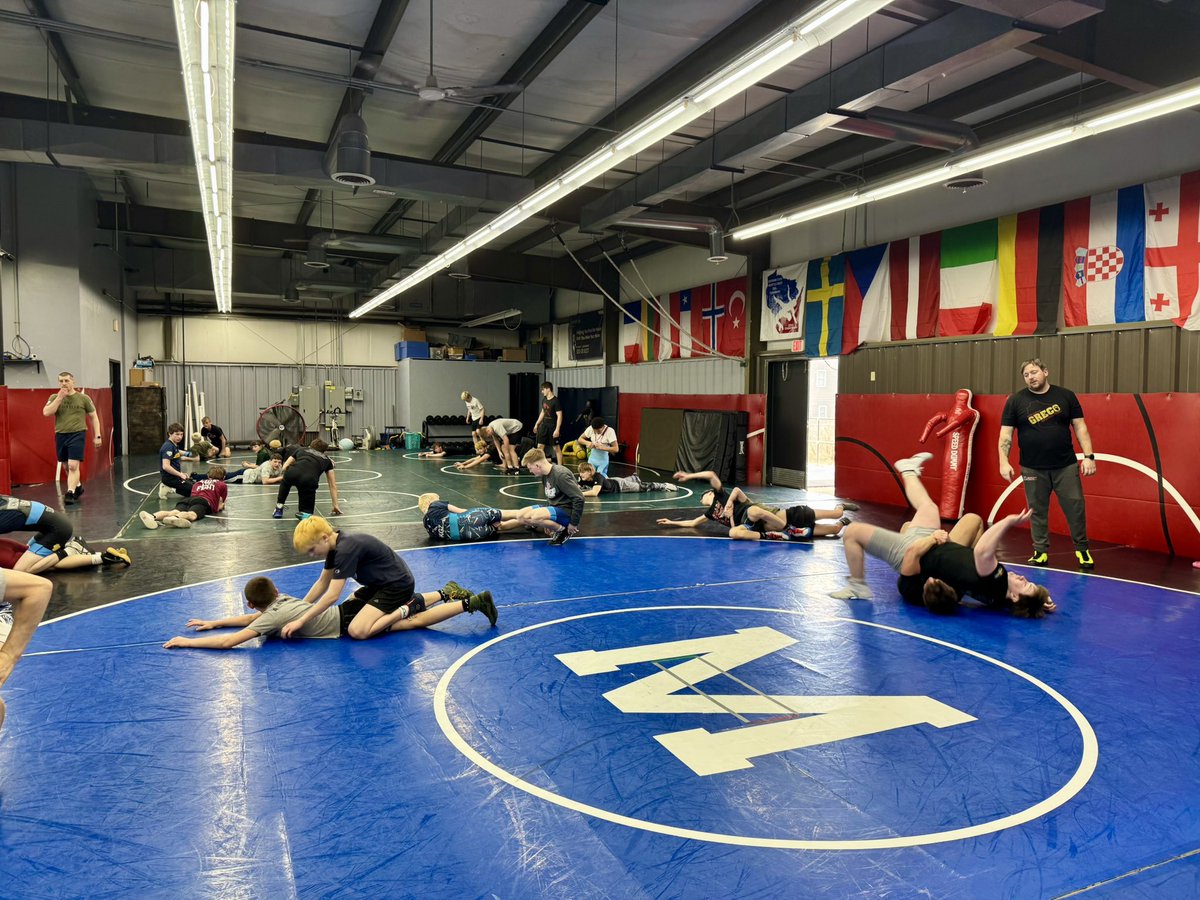 📸 Full house for Greco training yesterday!! The teams got after it both at Aviators and the Talon Wrestling Center—getting better at ALL styles! 

Register for the next camp on May 30 at Team Nazar 🔗: forms.gle/gcgdSn6zYKxmMk…