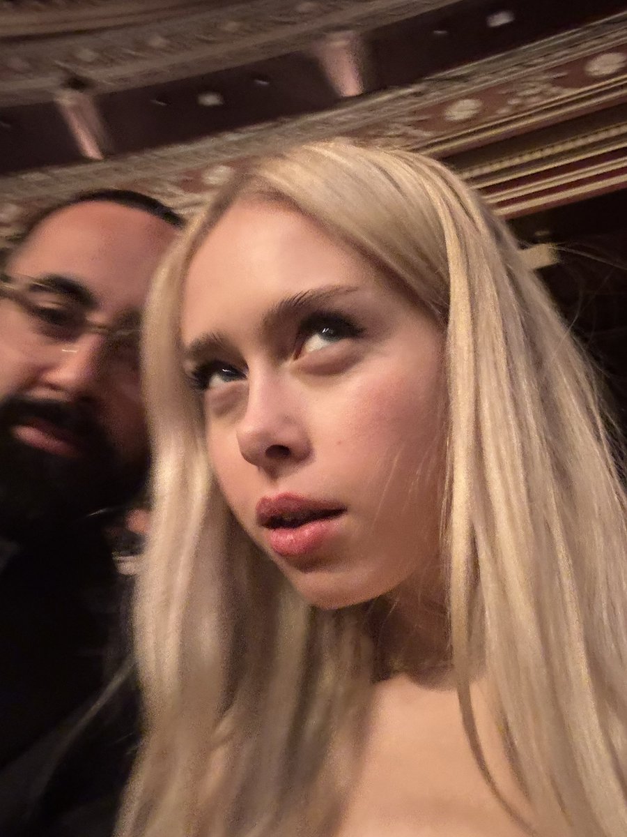 erin lecount tweet media