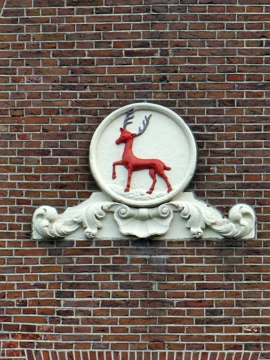 DejanVukos40959's tweet image. #Gevelstenen met herten, Prinsengracht 357, #Amsterdam
